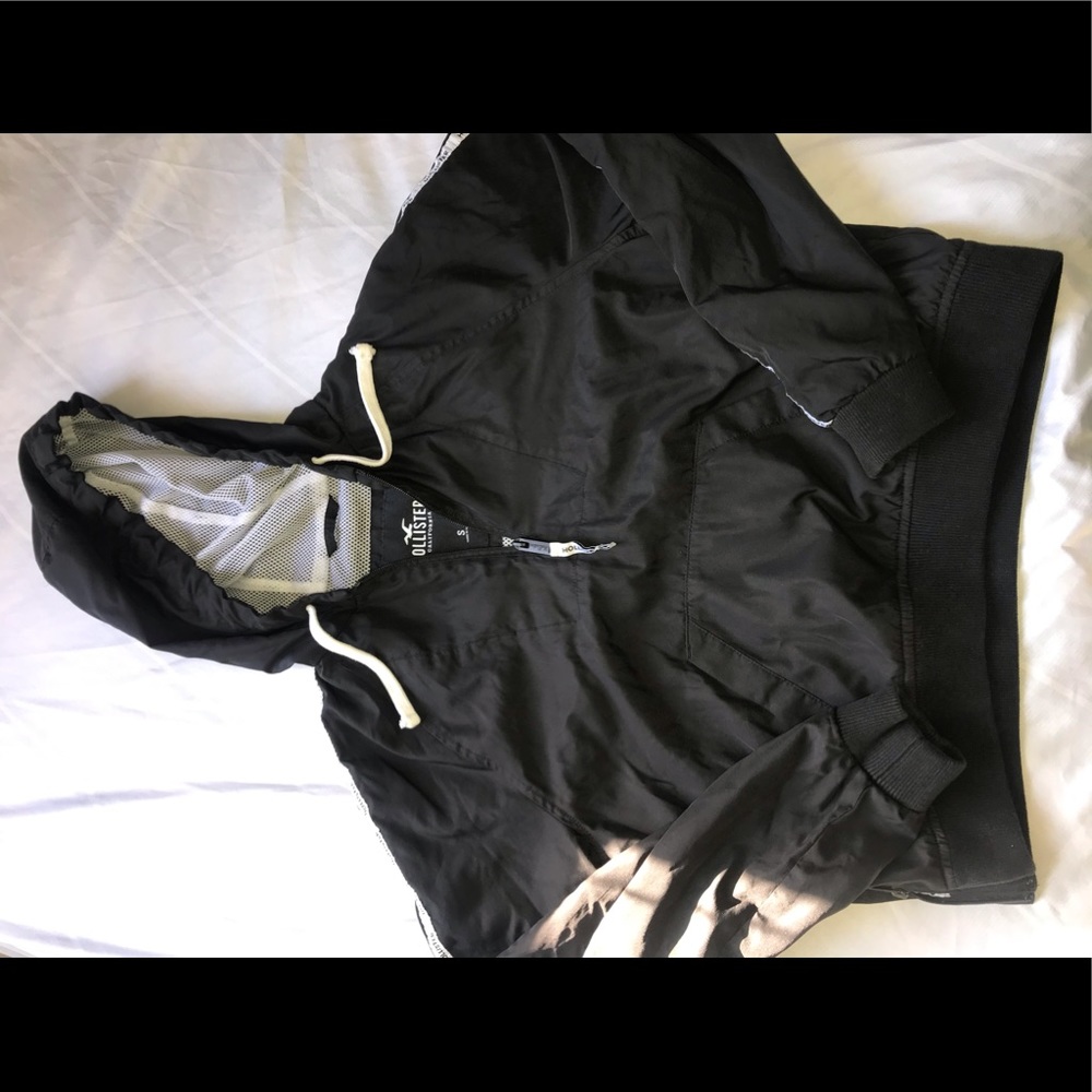Small black Hollister cropped windbreaker